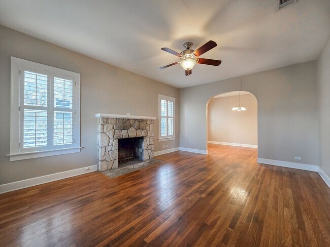 Building Photo - 3901 Red River St