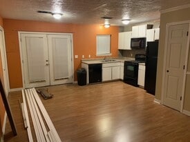 Building Photo - 409 Old Mayhew Rd