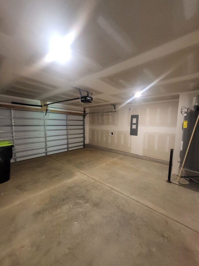 Building Photo - 5 bedroom/3 bath home in Aynor - 1/2 Off R...