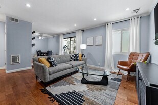 Building Photo - 200 Elm Ave