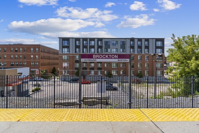 Building Photo - 146 Court St