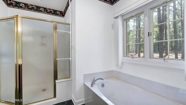 Building Photo - 11 Whisper Lake Dr