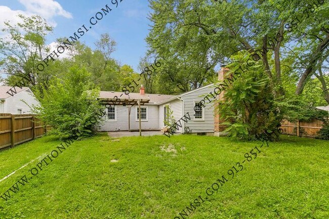 Building Photo - Available NOW in Raytown
