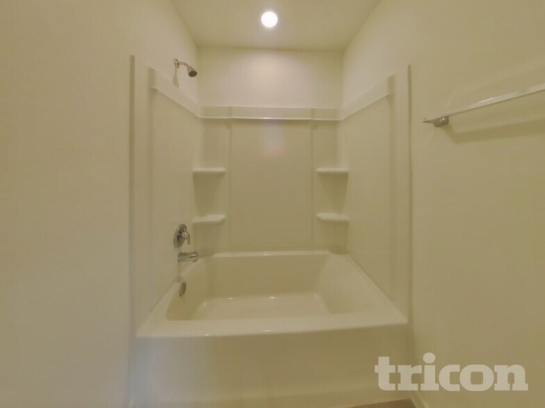 Building Photo - 3013 Dawn Sound Dr