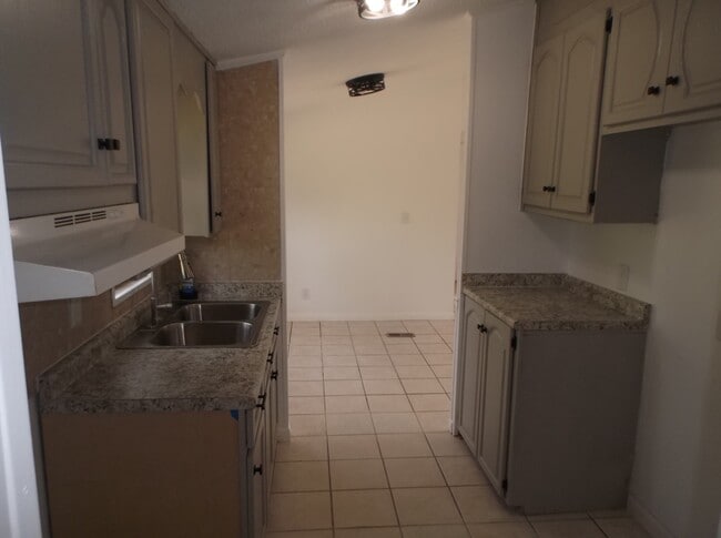 Building Photo - 808 Penny Pl