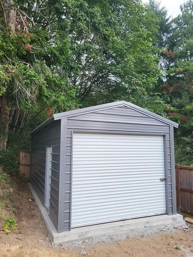 Building Photo - Charming Downtown Gig Harbor Retreat