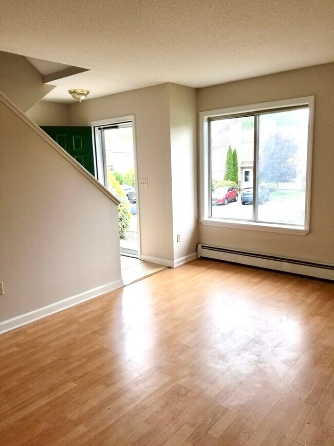 Building Photo - 60 Old Town Rd #112