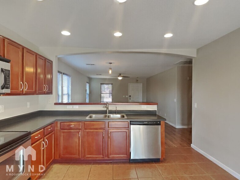Building Photo - 669 W Silver Reef Ct