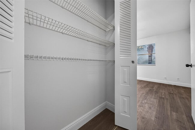 Building Photo - 1921 NE 15th Ave