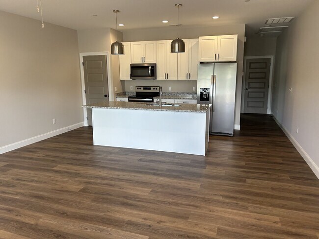 Building Photo - 1 BEDROOM 1 BATH APARTMENT WITH GARAGE FOR RENT AT CYPRESS RIDGE