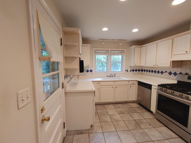 Building Photo - Updated Kitchen Pet Friendly-Brick Ranch  ...