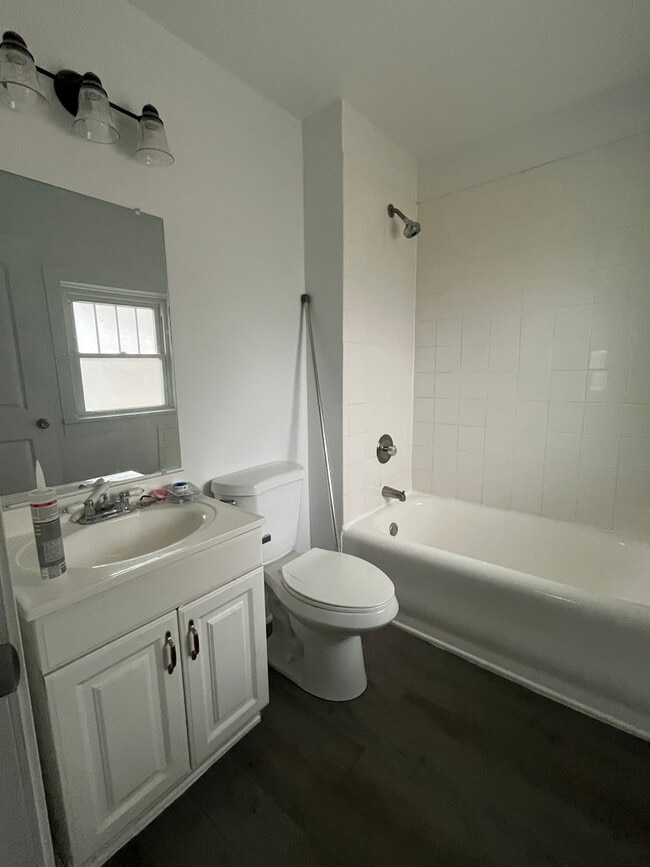 Building Photo - 417 N Main St