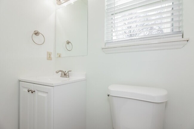 Building Photo - 2341 Castlecomer Dr