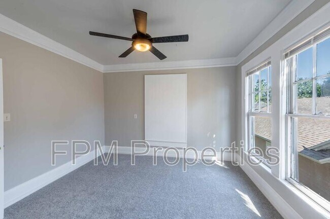 Building Photo - 117 E 4th St