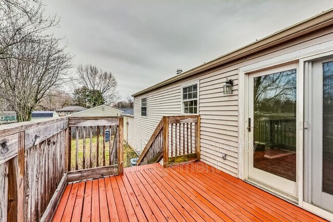 Building Photo - 5310 Shelbyville Rd