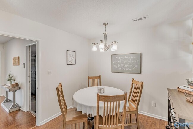 Building Photo - 1907 Waxleaf Green SE