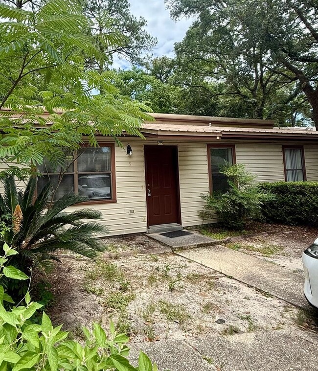 Building Photo - New Listing!