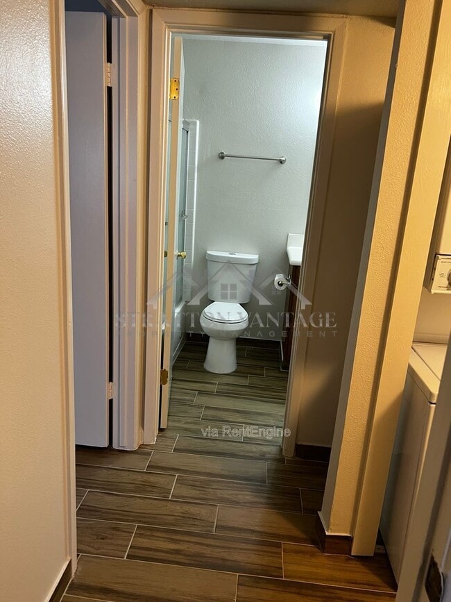 Building Photo - 424 W Brown Rd