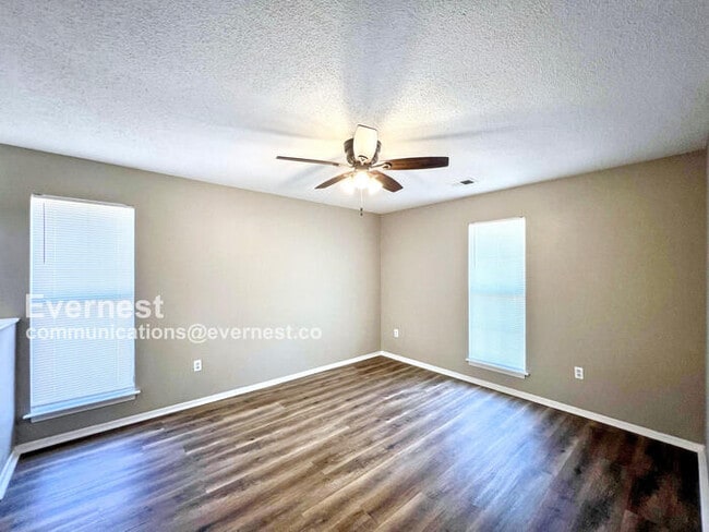 Building Photo - 7421 Cliffwood Dr