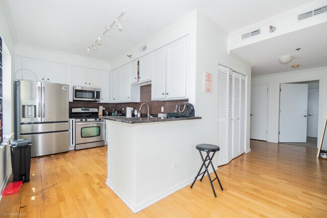 Building Photo - 100 N Hermitage Ave
