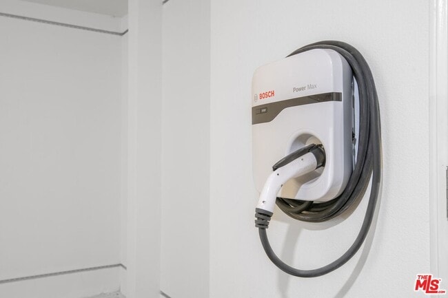 Building Photo - 916 15th St