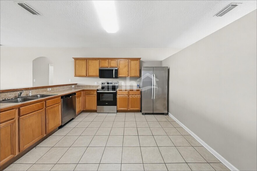 Building Photo - 810 Dunkirk Ave NW