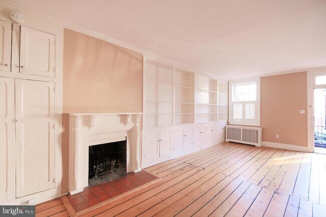 Building Photo - 217 S Lee St