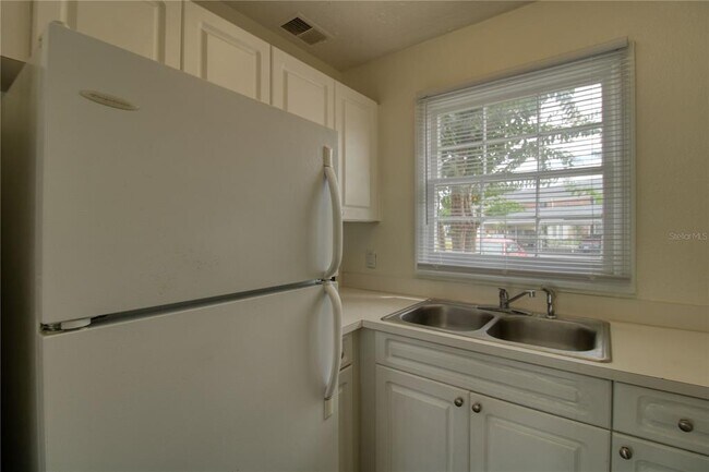 Building Photo - 13708 Orange Sunset Dr