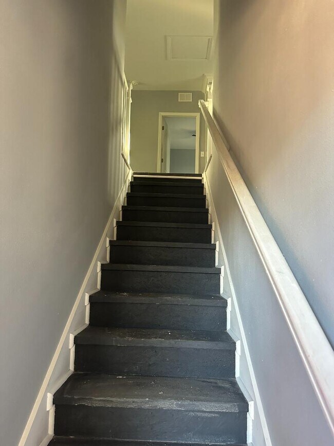 Building Photo - 105 N Davis St