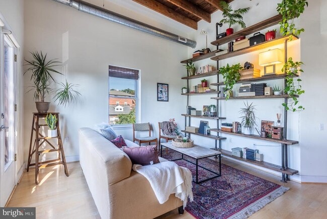 Building Photo - 2201 2nd St NW