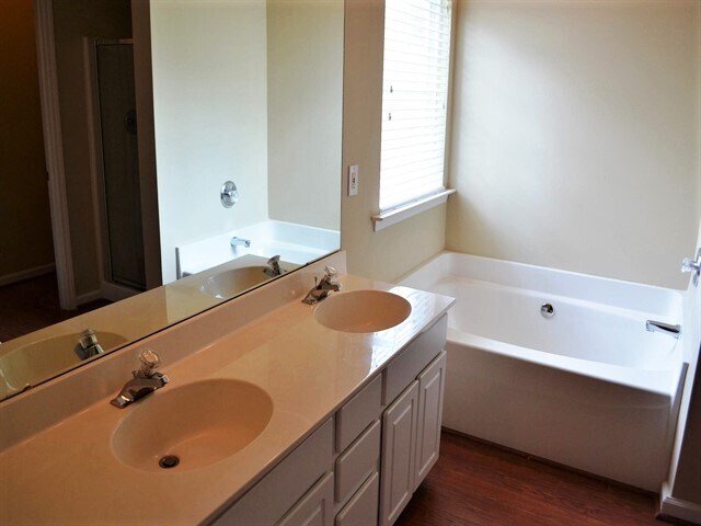 Building Photo - 36 Halehaven Dr