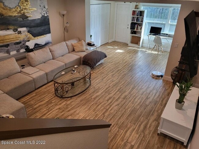 Building Photo - 335 Paradise Blvd