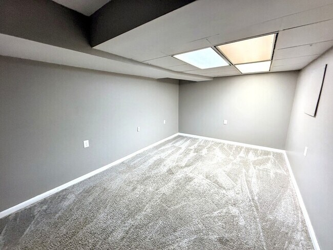 Building Photo - 5830 Walnut Grove Rd