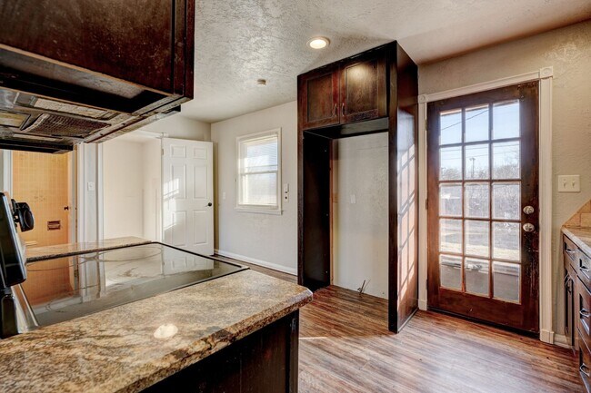 Building Photo - 3 Bed 1.5 Bath in Del City!