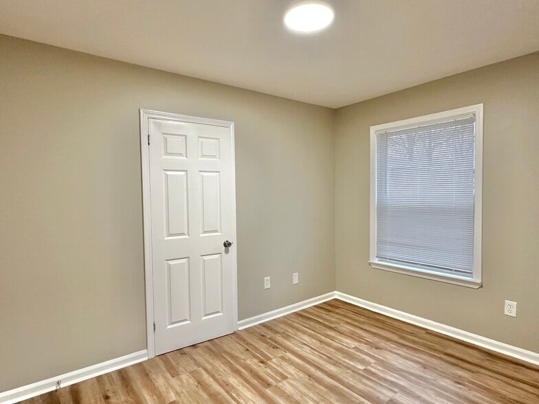 Building Photo - 3756 Vanderwood Dr