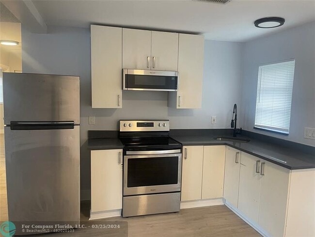 Building Photo - 780 NE 46th Ct