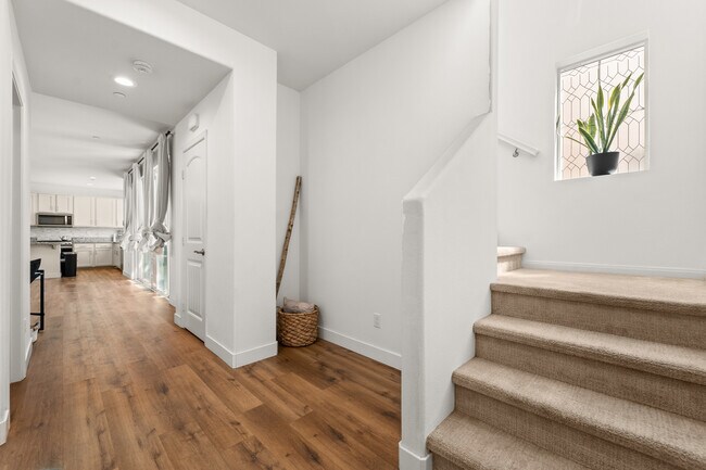 Building Photo - 1321 Ortega St