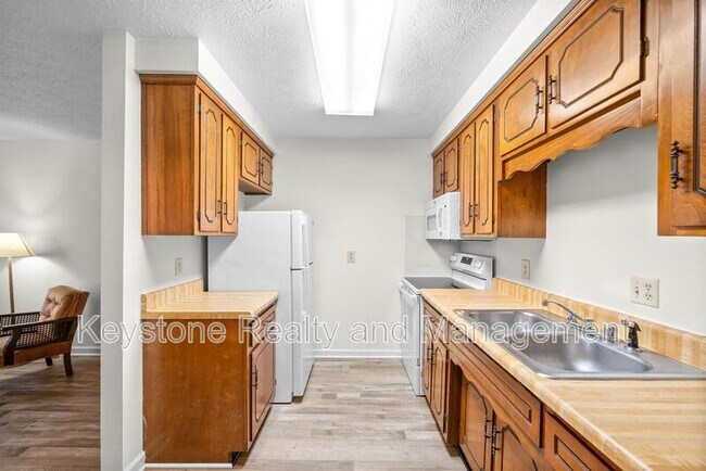 Building Photo - 0 100 Laurel Cove Dr