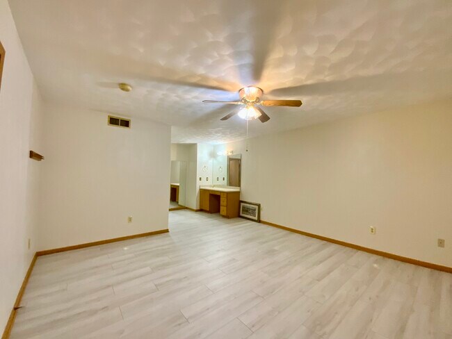 Building Photo - 3121 Carefree Dr