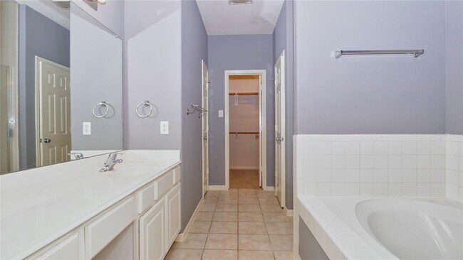 Building Photo - 2931 Meadowglen Cove