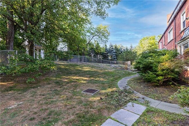 Building Photo - 705 E Beau St