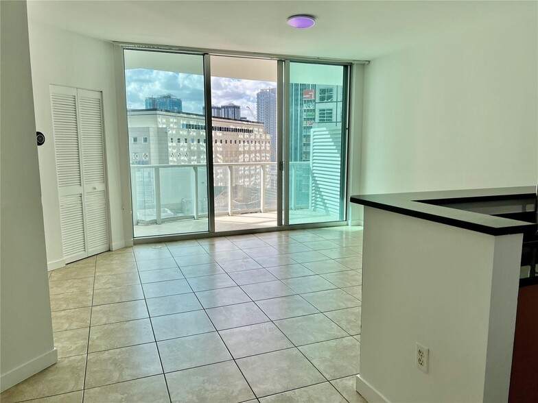 Building Photo - 300 S Biscayne Blvd