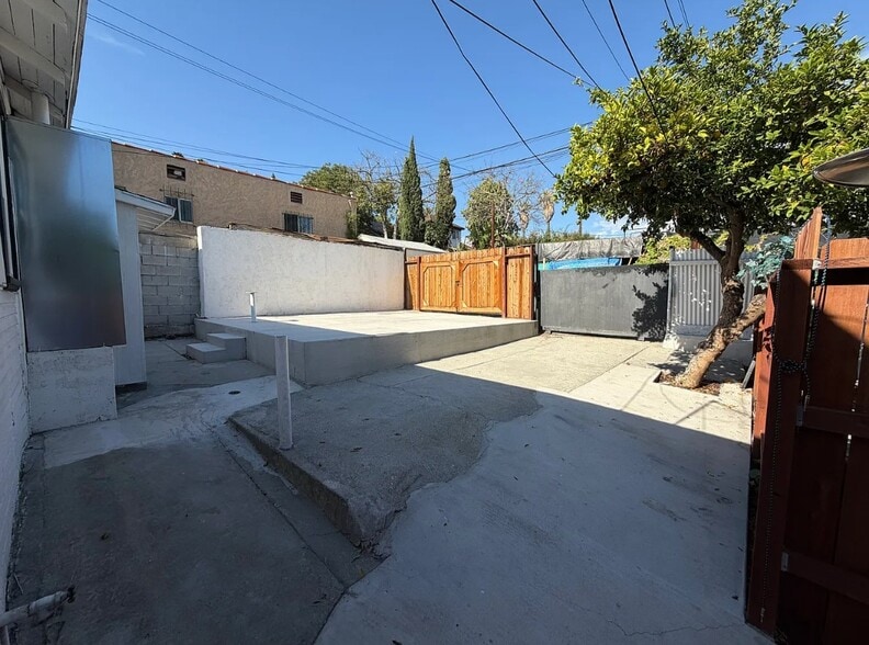 Building Photo - 611 Belmont Ave