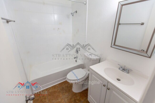 Building Photo - 3120 N 67th Ln