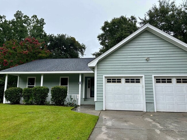 Building Photo - Available August 18th. REMODELED 3 BR/2 BA...