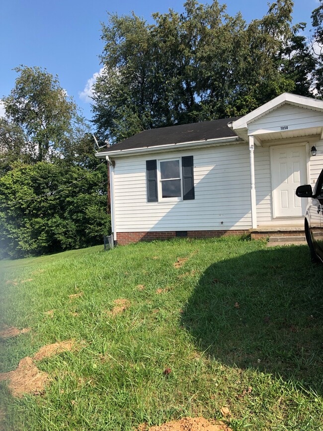 Building Photo - 1050 Scarlett Ln