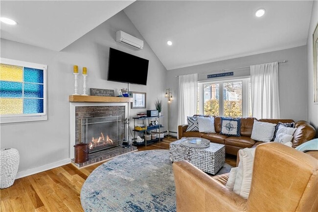 Building Photo - 391 Valley Rd