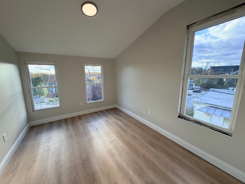 Bedroom 2 - 3 E Overlea Ave