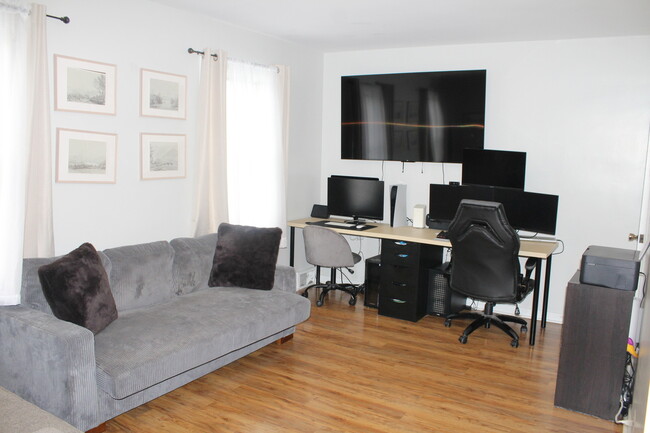 Building Photo - 6034 S Komensky Ave