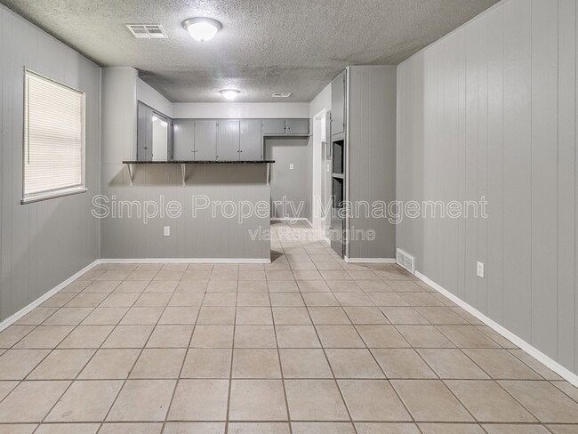 Building Photo - 136 Burton Pl